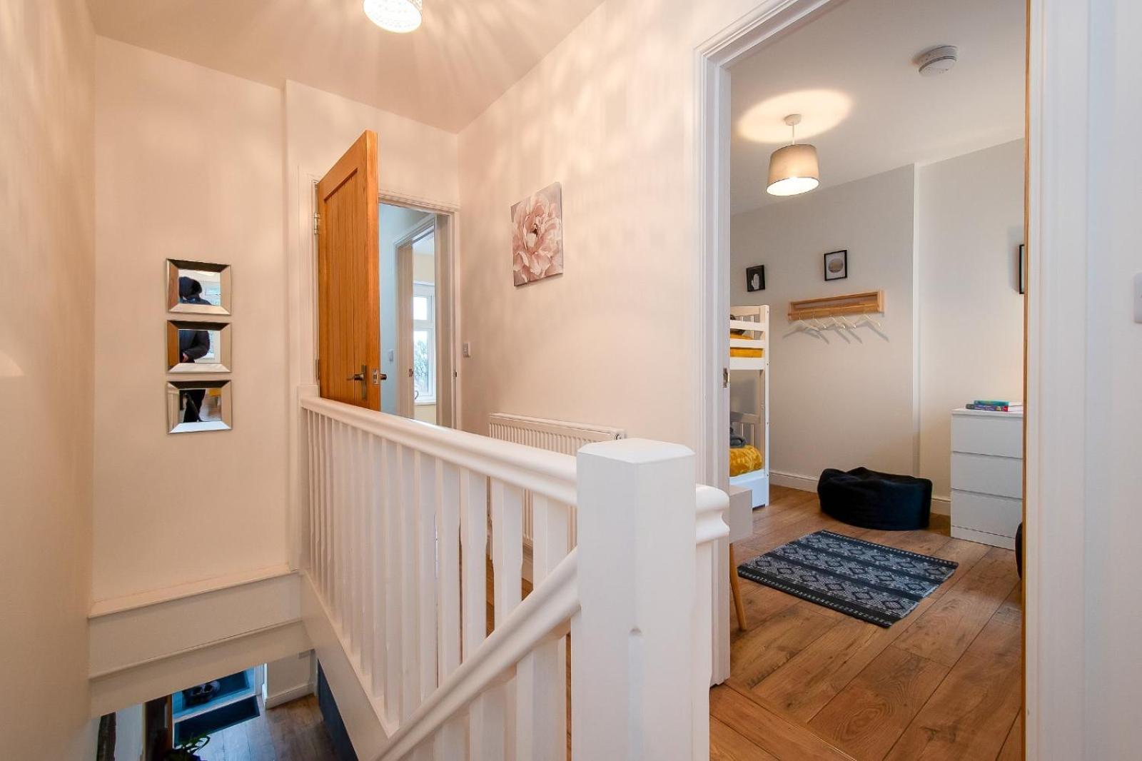 Casa One Hundred - A Beautiful 4 Bed House On The Beach Front Swansea Eksteriør bilde