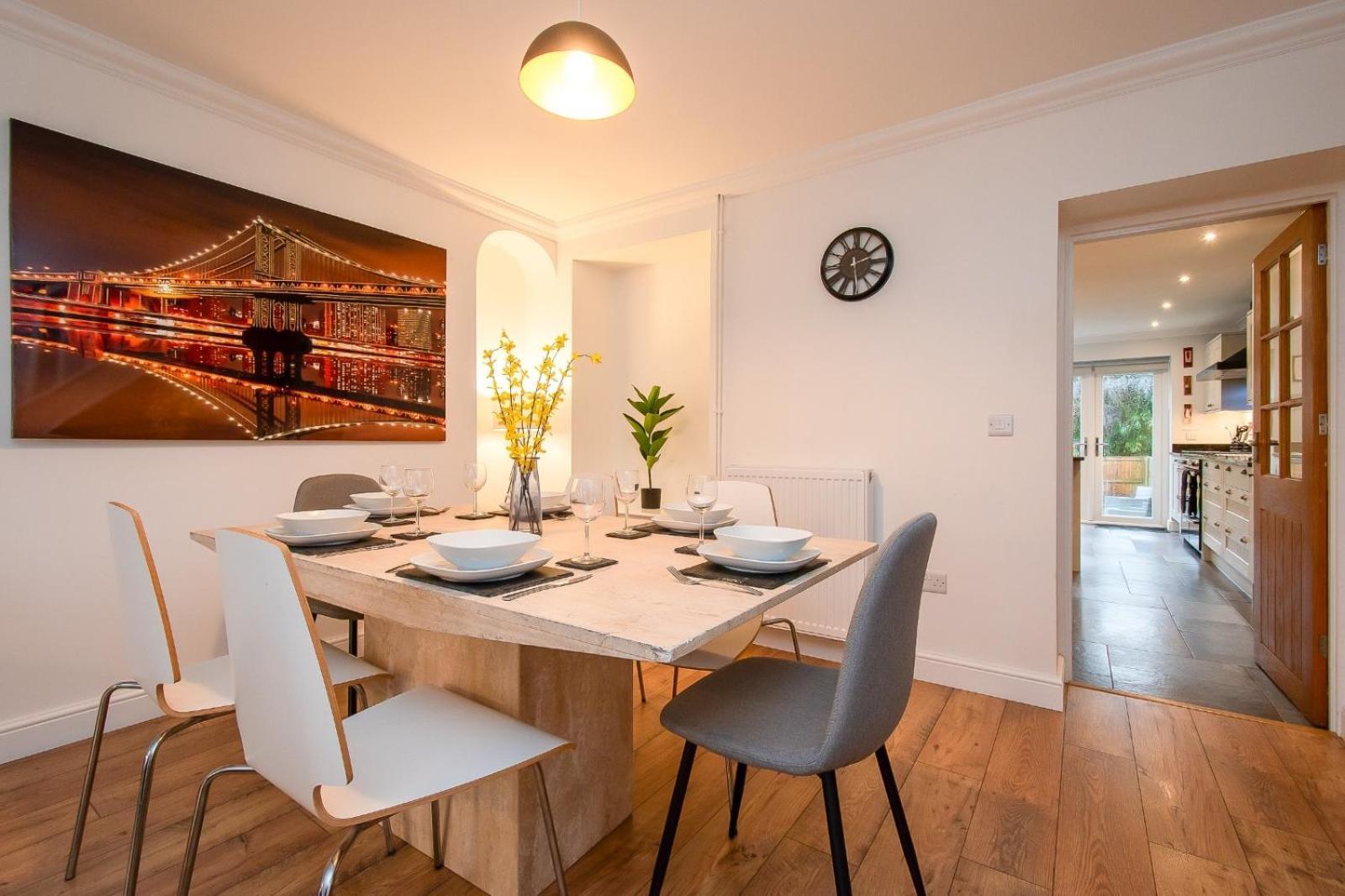 Casa One Hundred - A Beautiful 4 Bed House On The Beach Front Swansea Eksteriør bilde