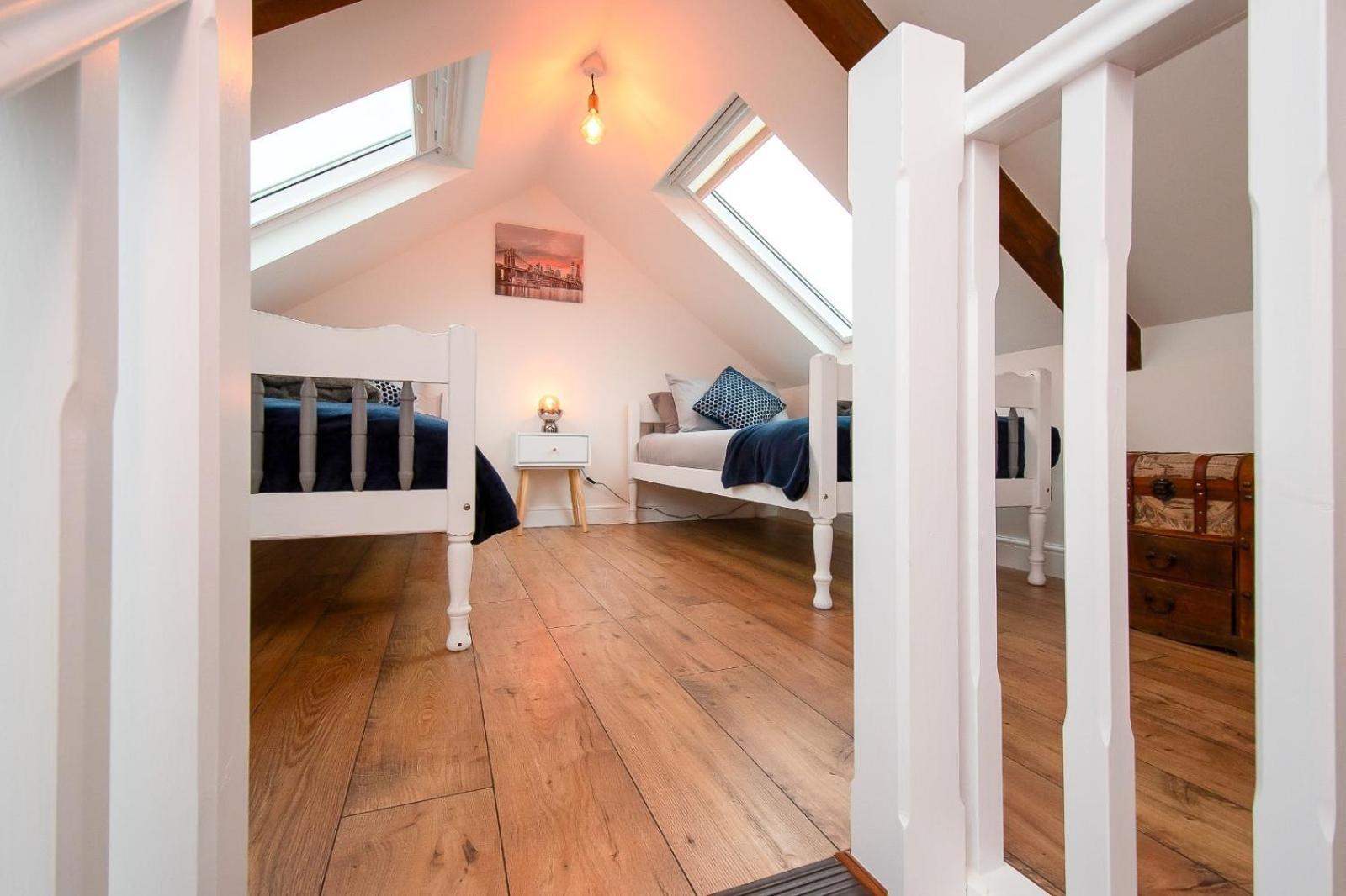 Casa One Hundred - A Beautiful 4 Bed House On The Beach Front Swansea Eksteriør bilde