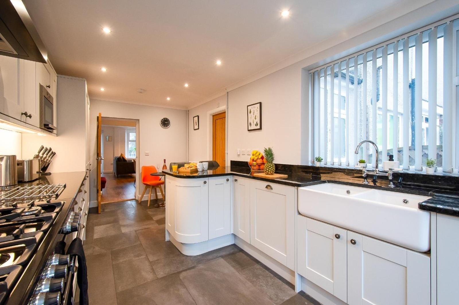 Casa One Hundred - A Beautiful 4 Bed House On The Beach Front Swansea Eksteriør bilde