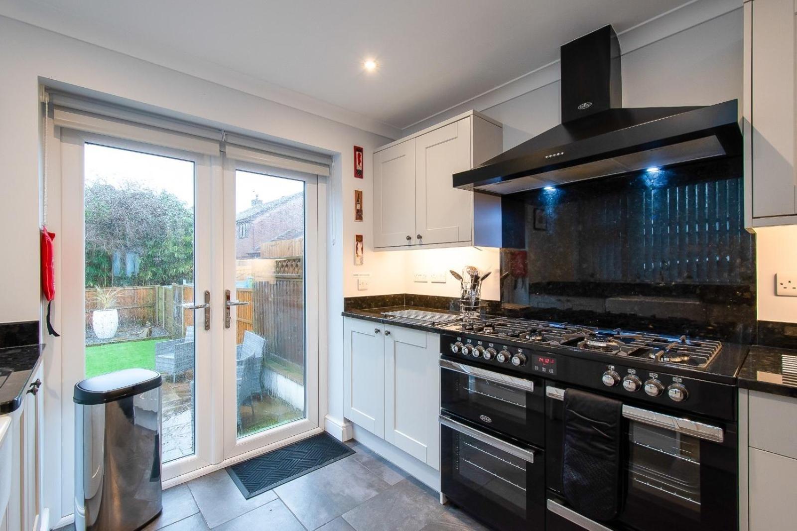 Casa One Hundred - A Beautiful 4 Bed House On The Beach Front Swansea Eksteriør bilde