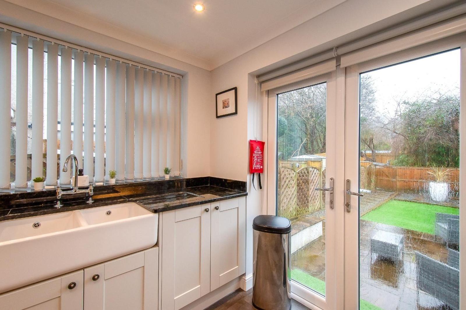 Casa One Hundred - A Beautiful 4 Bed House On The Beach Front Swansea Eksteriør bilde