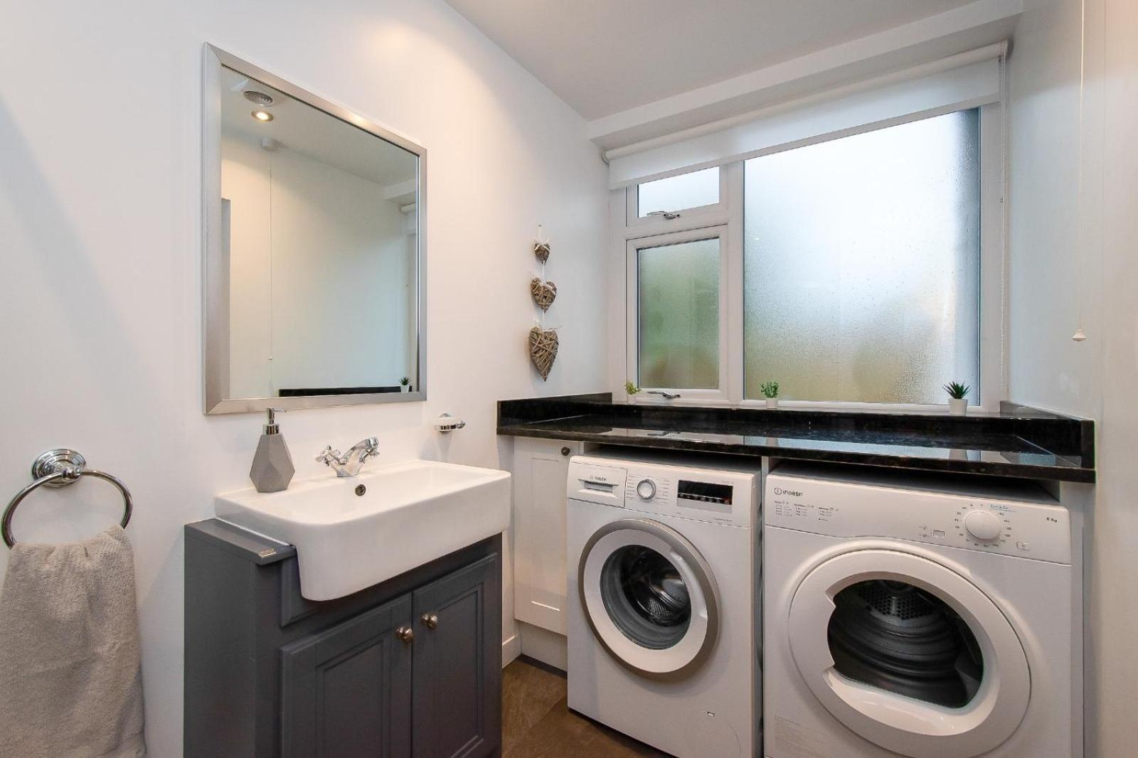 Casa One Hundred - A Beautiful 4 Bed House On The Beach Front Swansea Eksteriør bilde