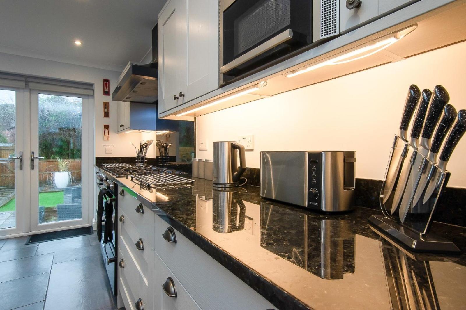 Casa One Hundred - A Beautiful 4 Bed House On The Beach Front Swansea Eksteriør bilde